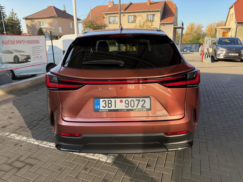 Lexus NX 350h 2,5 Executive FWD - fotka 5 z 10