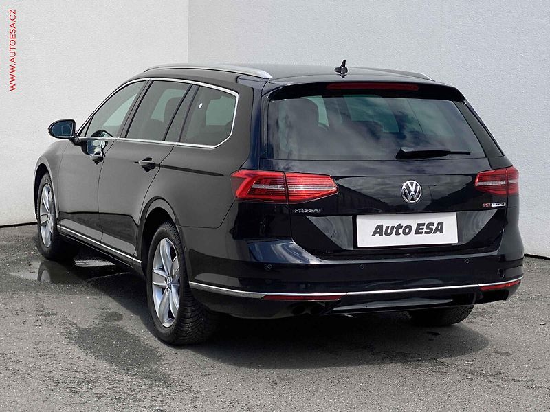 Volkswagen Passat (2015) 1.8 TSi, Highline, DSG, kůže - fotka 6 z 16
