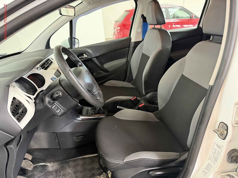 Citroën C3 (2012) 1.2i, ČR, AC - fotka 9 z 15