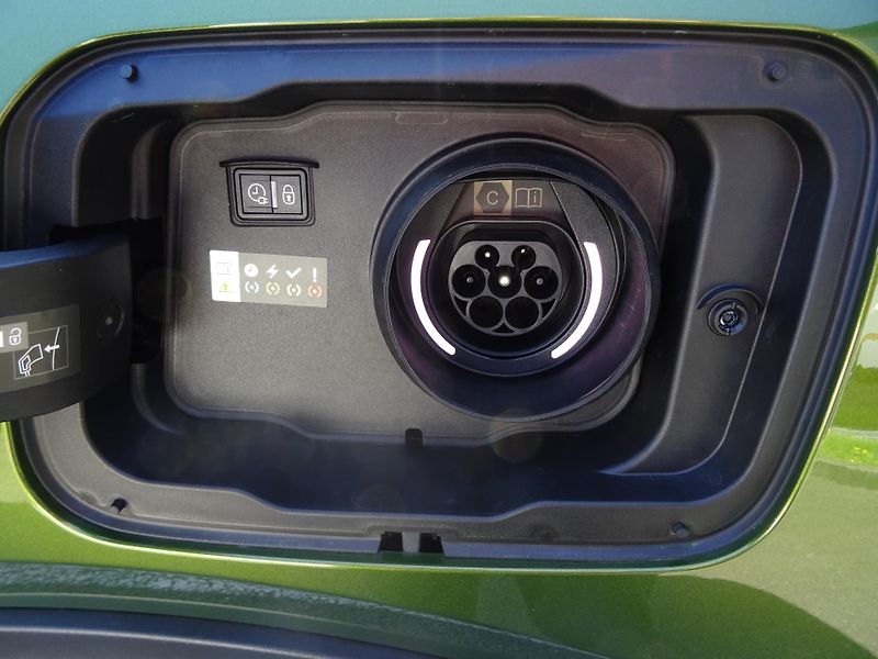 Peugeot 408 (2026) GT Plug-in HYBRID 240 e-DCS7 - fotka 54 z 55