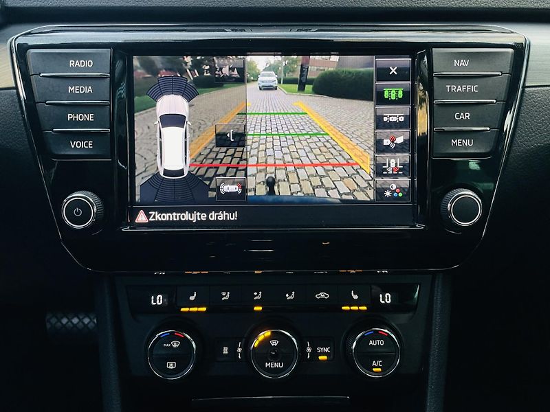 Škoda Superb 2.0TDI DSG TAŽNÉ NEZÁVISLE TOP - fotka 43 z 53