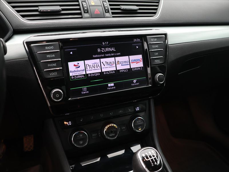 Škoda Superb 2,0 TDI 110kW Ambition DPH CZ - fotka 16 z 26