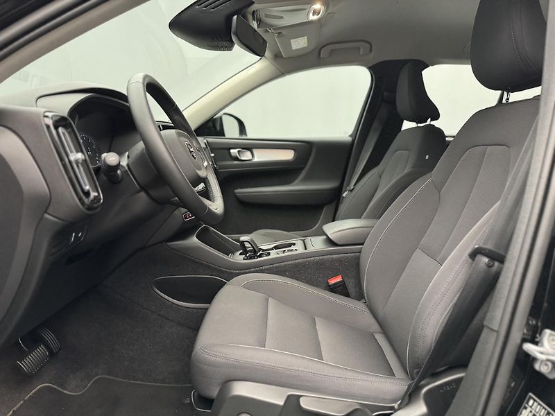 Volvo XC40 T3 MOMENTUM CZ 1.maj - fotka 3 z 31