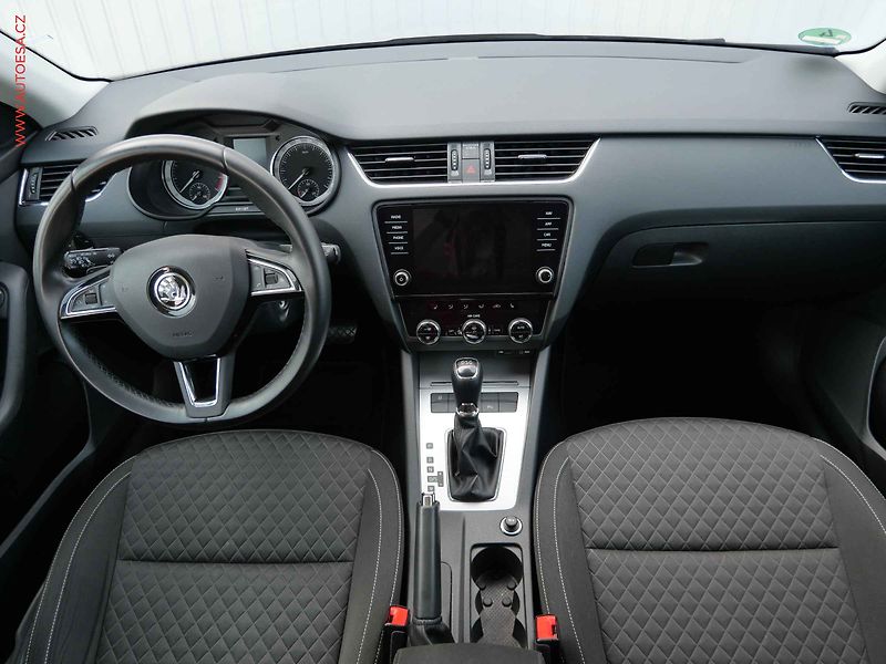 Škoda Octavia (2017) 1.4 TSi, Drive, DSG, LED, - fotka 8 z 28