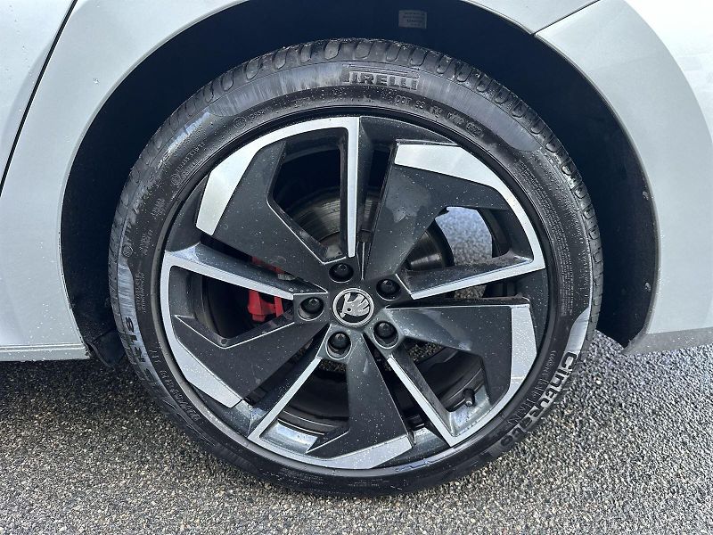 Škoda Octavia (2023) Combi 2.0 TDI DSG RS - fotka 31 z 35