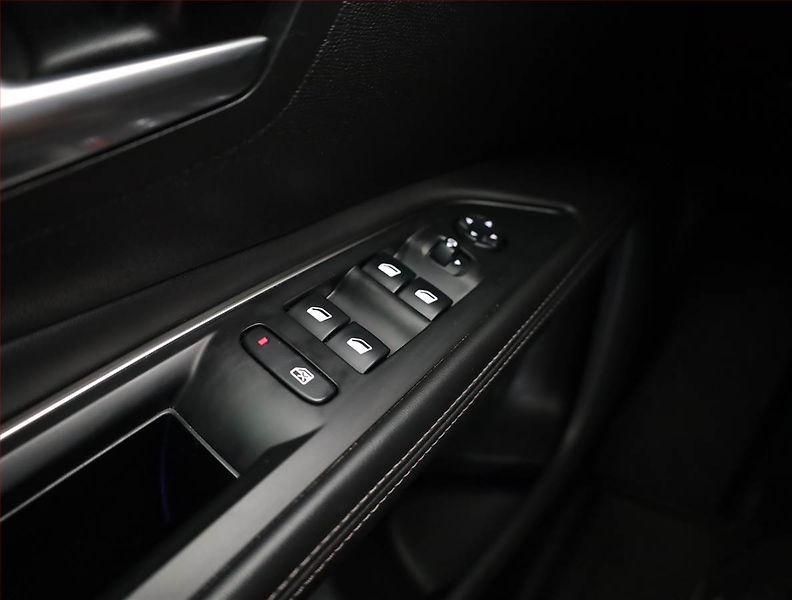 Peugeot 5008 (2018) 1.6 THP, Automat, 7 míst - fotka 13 z 21