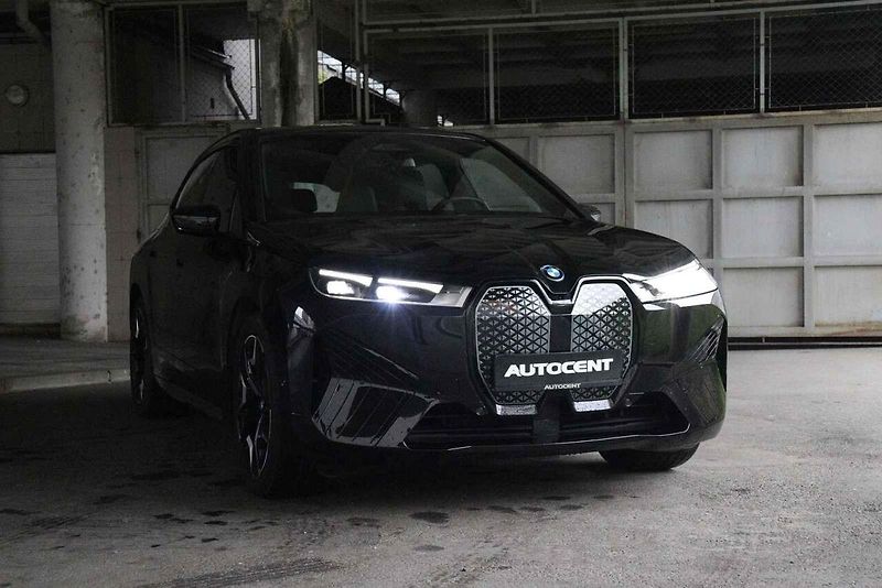 Elektrické BMW iX xDrive50.