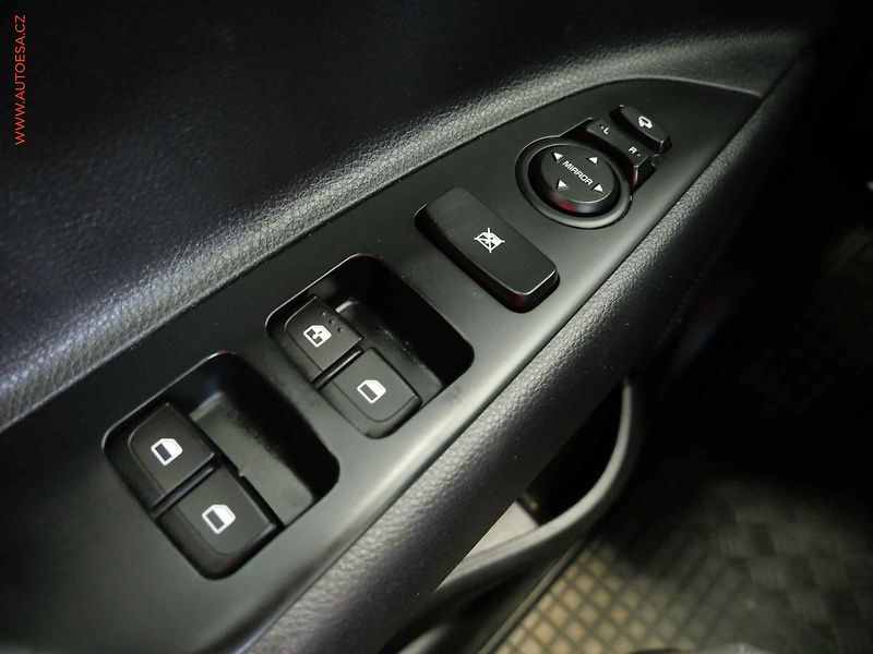 Kia Rio (2019) 1.2i, ČR, AC, park.asist - fotka 14 z 19