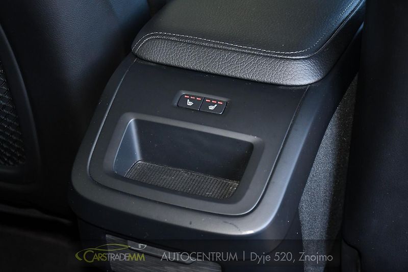 Volvo XC60 B4 INSCRIPTION AWD - fotka 44 z 53