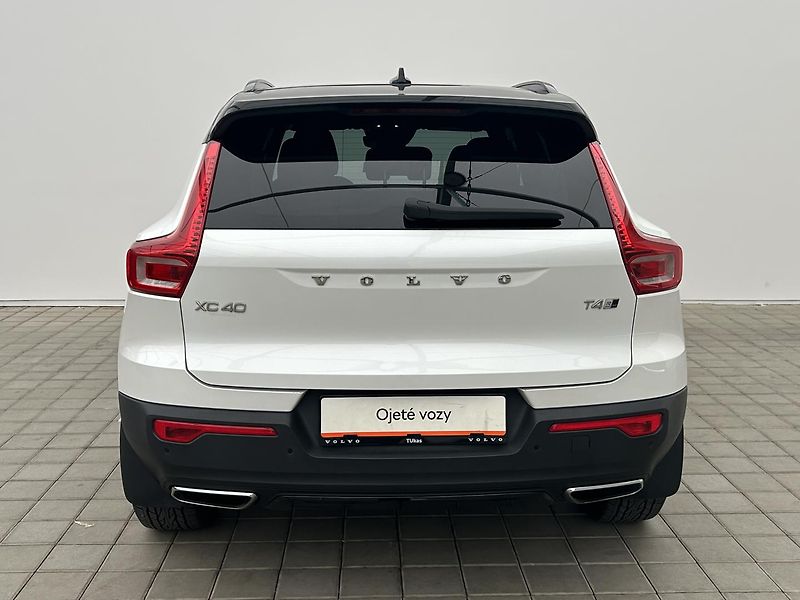 Volvo XC40 2.0 T4 4x4 R-Design - fotka 6 z 30