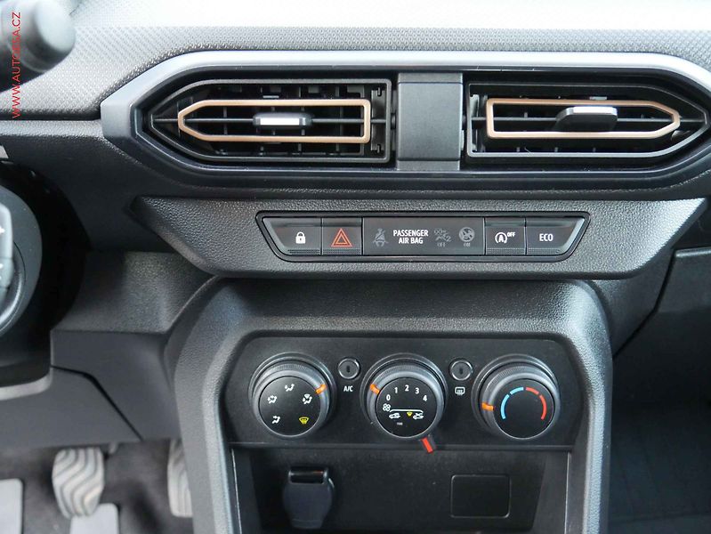 Dacia Sandero (2025) 1.0 TCe, 1.maj,ČR, LED, AC - fotka 11 z 17