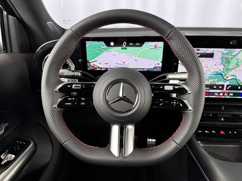 Mercedes-Benz GLB 8G-eDCT 4MATIC AMG, PANORAMA, - fotka 12 z 26