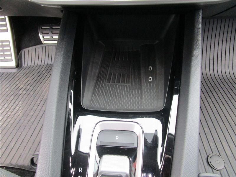 Škoda Octavia Combi 2.0TDi DSG Selection - fotka 27 z 59