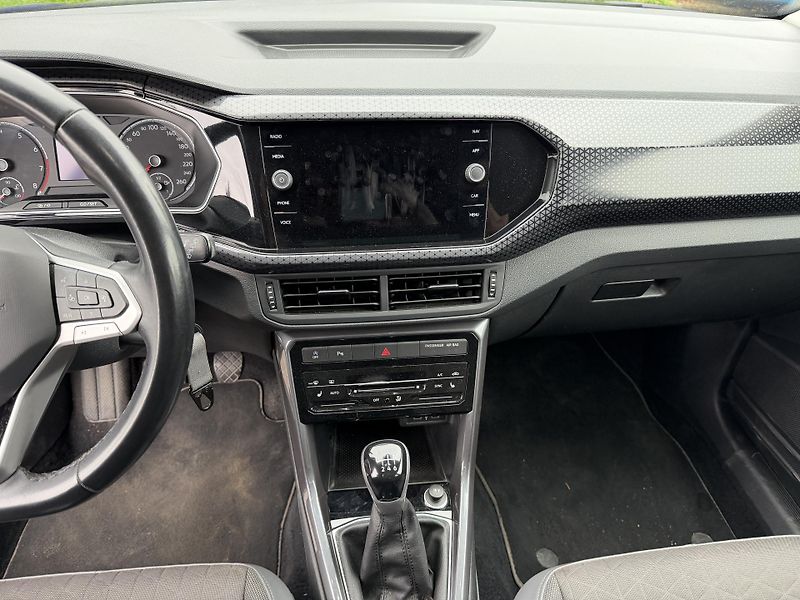 Volkswagen T-Cross 1.0 TSI R-line - fotka 17 z 23