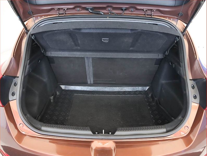 Hyundai i30 (2013) 1.6 MPI, Serv.kniha, Tempomat - fotka 14 z 17