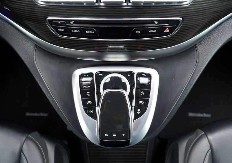 Mercedes-Benz Třídy V V300dL 4Matic/AMG/Burm/ČR/7mís - fotka 36 z 44
