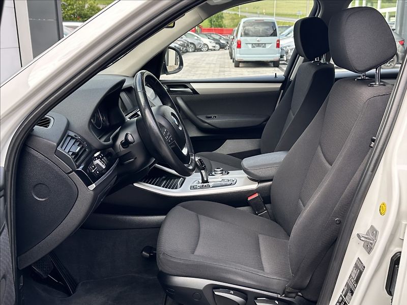 BMW X3 2,0 28i 245PS  Advantage A/T 4 - fotka 12 z 53