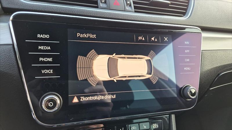 Škoda Superb 2,0 TDI 110 KW STYLE DSG ČR - fotka 14 z 26