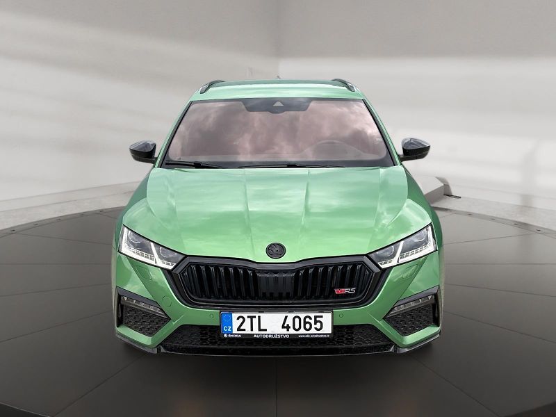 Škoda Octavia (2023) RS 2.0TSI 180kW DSG TAŽNÉ CZ - fotka 2 z 11