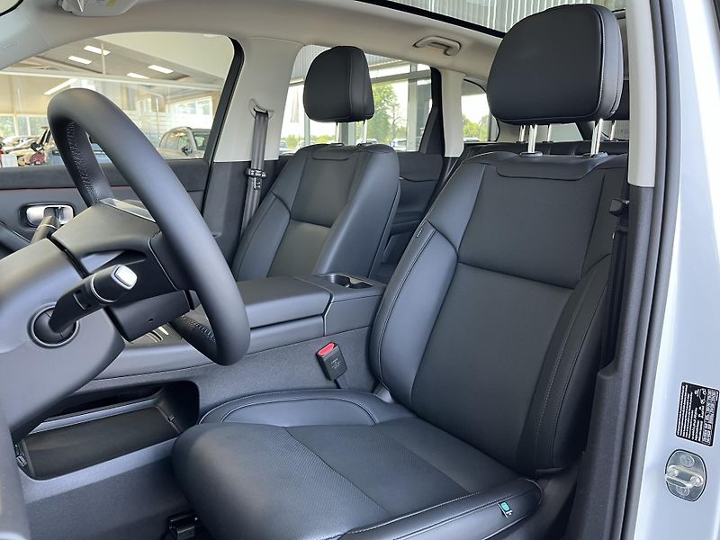 Leapmotor C10 REEV (2025) Design Hybrid EV - fotka 14 z 17