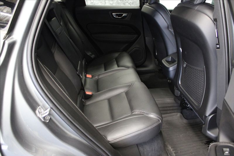 Volvo XC60 2,0 B4 AWD CZ PŮVOD - fotka 11 z 37