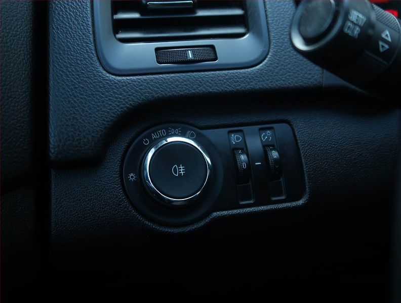 Opel Insignia (2009) 1.8, Serv.kniha, Park. senzory - fotka 15 z 16