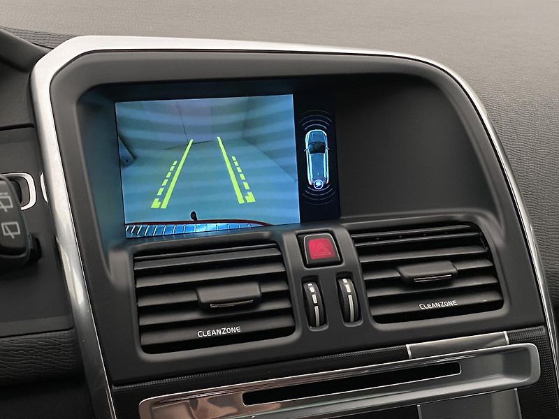 Volvo XC60 D3 R-DESIGN REZERVACE - fotka 43 z 45
