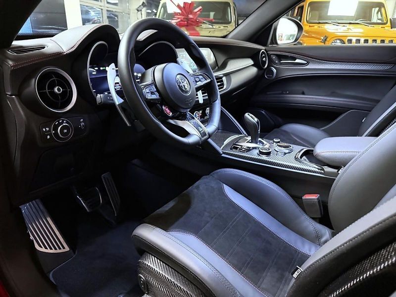 Alfa Romeo Stelvio (2026) 2.9 V6 BiTurbo 520k QV COLLEZI - fotka 11 z 28