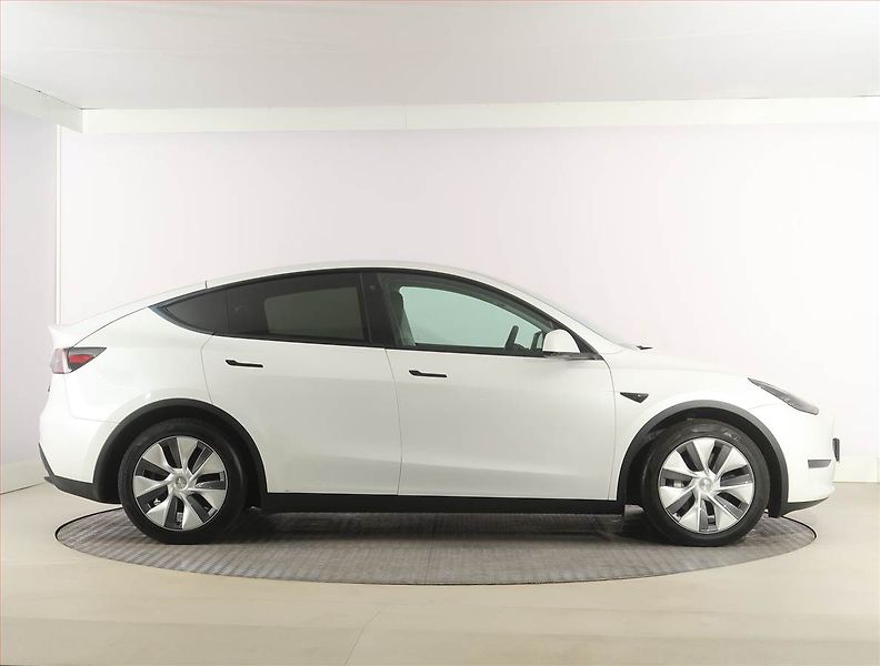 Tesla Model Y (2023) Long Range AWD 79kWh, SoH 96% - fotka 6 z 32
