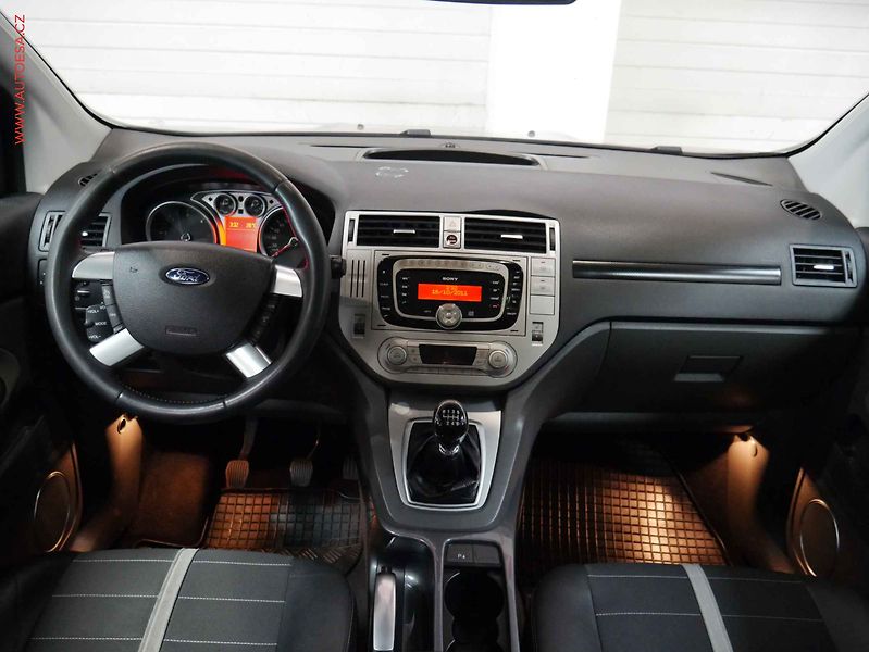 Ford Kuga (2011) 2.0 TDCi 4x4, AC, TZ, park - fotka 8 z 22