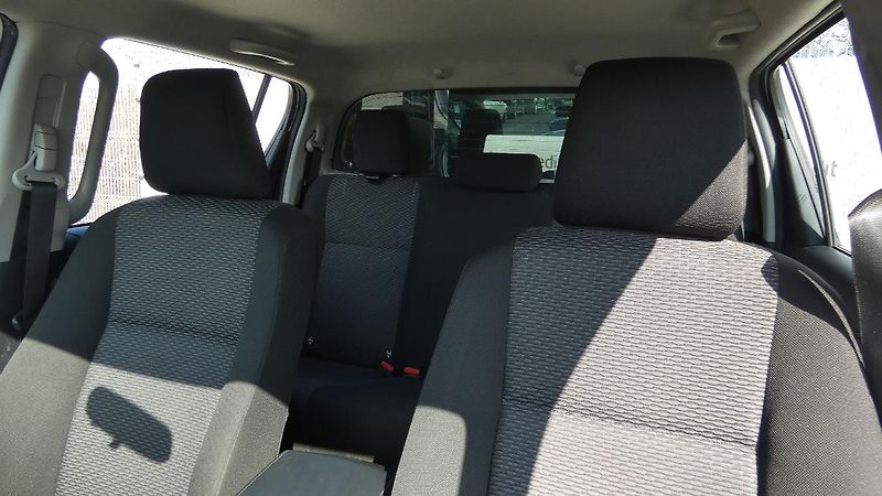 Toyota Hilux 2.4 D-4D Double Cab 4x4 Live - fotka 7 z 23