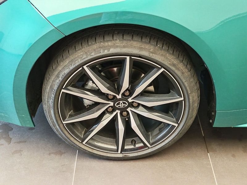 Toyota Corolla 1.8 Hybrid e-CVT GR Sport Tour - fotka 7 z 32