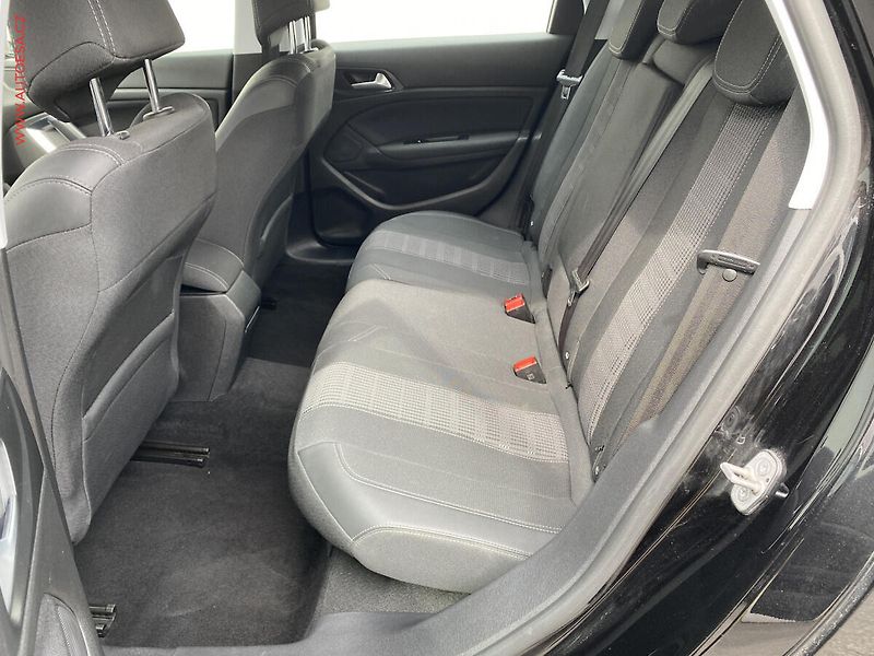 Peugeot 308 (2019) 1.2PT, Allure, navi - fotka 10 z 15