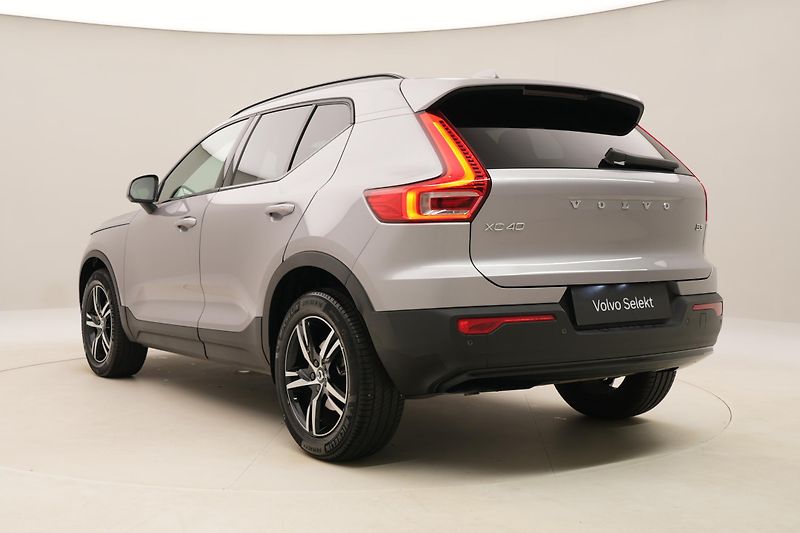 Volvo XC40 B3 AUT DARK PLUS - fotka 10 z 62