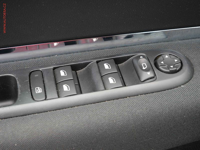 Peugeot 3008 (2015) 1.6HDi, AT, TZ, navi - fotka 11 z 22