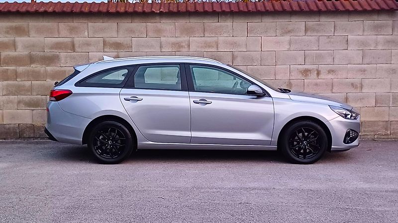 Hyundai i30 1.5 81kW DPI FAMILY COMFORT - fotka 4 z 36