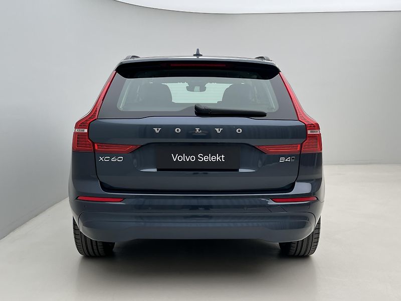Volvo XC60 B4 AWD MOMENTUM PRO AUT - fotka 12 z 40