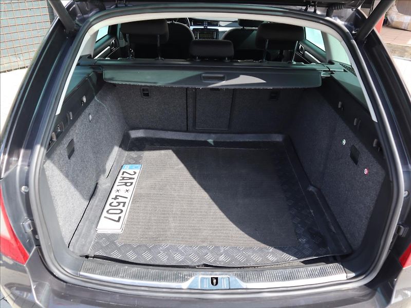 Škoda Superb 2,0 TDi 4x4 Elegance Navi CZ - fotka 24 z 34