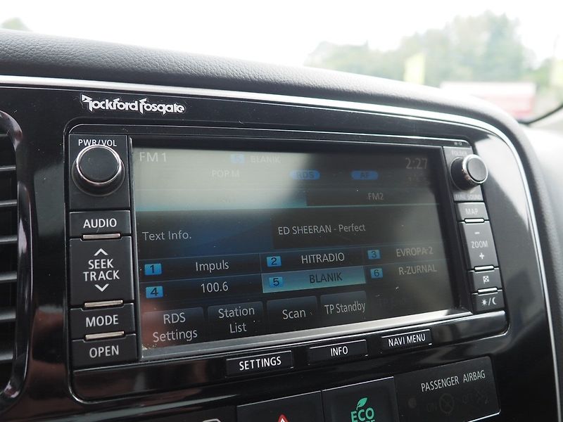 Mitsubishi Outlander (2014) 2.2 D-ID AT Instyle, AWD, 7m - fotka 32 z 41