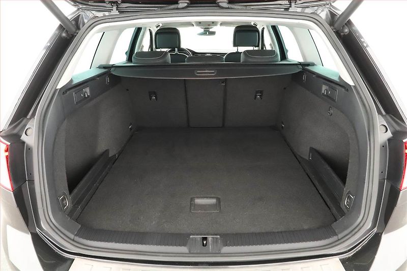 Volkswagen Passat (2020) R-Line 2.0 TDI - fotka 11 z 20