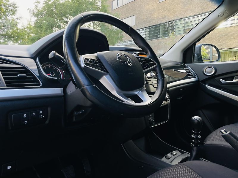 SsangYong Korando 2.0i MAN 1.MAJ SERVISKA TAŽNÉ - fotka 25 z 41