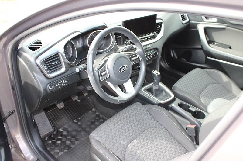Kia Ceed (2020) 1.4 T-GDI TOP 103kW manuál LED - fotka 7 z 33