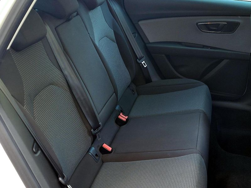 Seat Leon 1,2 ST Style 1maj*SERV.KNÍŽKA* - fotka 25 z 44