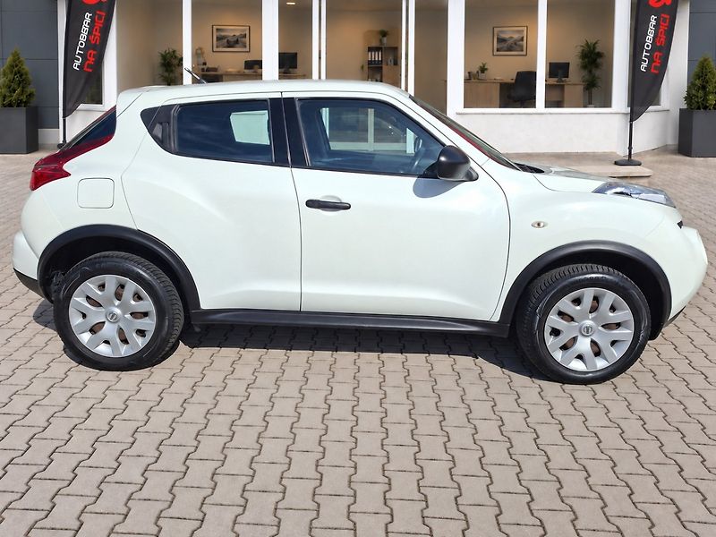 Nissan Juke (2012) 1.6i 86kW MAN -PARK.SENZORY - fotka 8 z 31