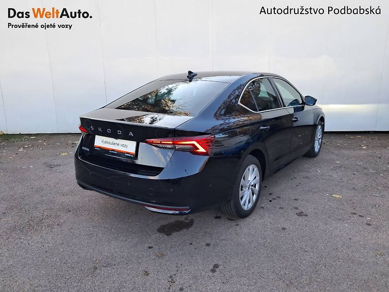 Škoda Octavia (2024) IV M-HEV Top Selection 1.5 TSI - fotka 2 z 30