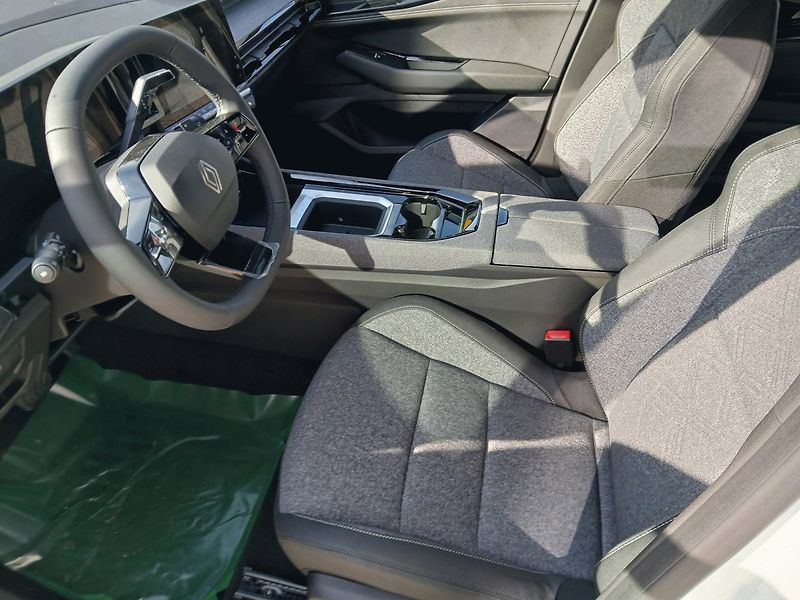 Renault Austral (2026) evolution mild hybrid 150 auto - fotka 5 z 8