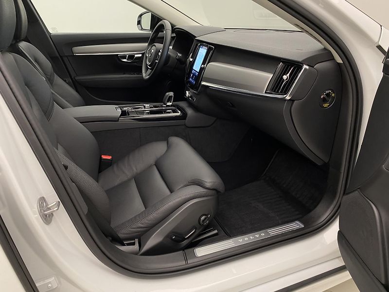 Volvo V90 T6 AWD RECHARGE DARK PLUS - fotka 24 z 60
