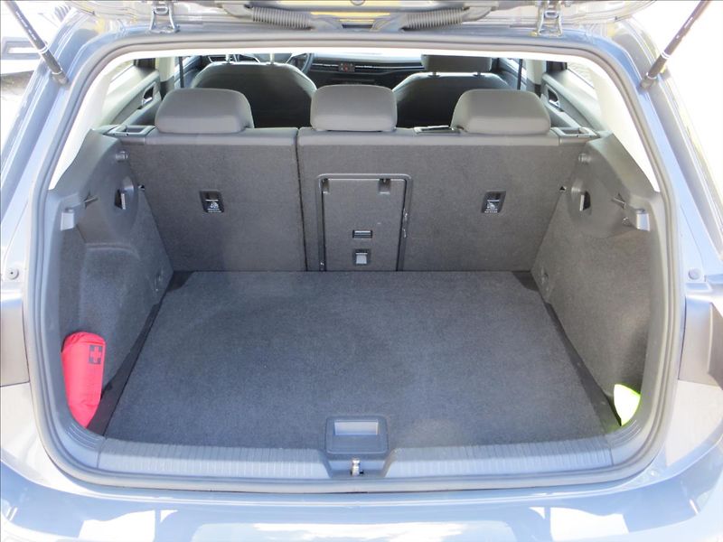 Volkswagen Golf 1,0 TSI 81kW Life ČR - fotka 7 z 23