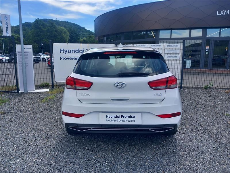 Hyundai i30 1,0 T-GDI COMFORT DCT - fotka 7 z 21