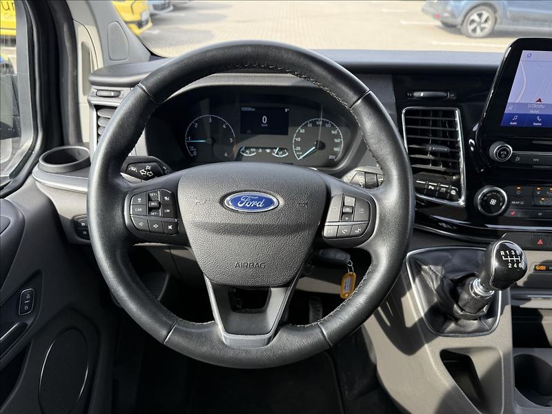 Ford Tourneo Custom 2,0 EcoBlue 136kW TitaniumX L1 - fotka 17 z 22